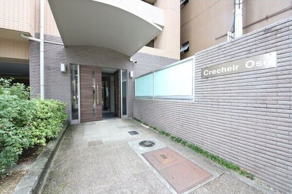 クレシェール大須のエントランス