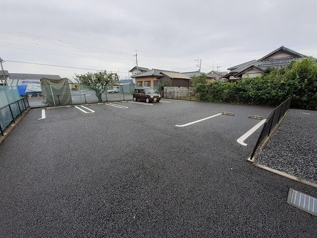 カーサ　ラフィナートの駐車場