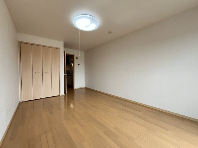 エレガントヴィエⅡの居間・リビング|イメージ205号室の写真