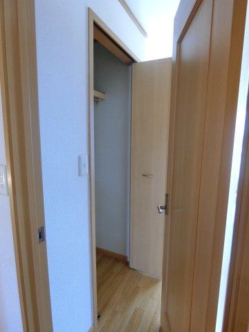 プロムナードＡの収納|イメージ201号室の写真（反転あり）