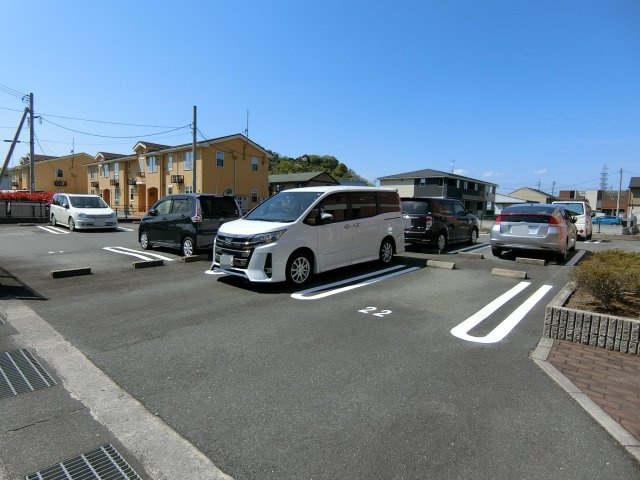 シャンポールＡの駐車場