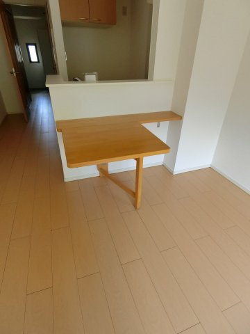 シャンポールＡの居間・リビング