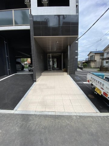 MDIアクトスペリタ折尾駅前のエントランス
