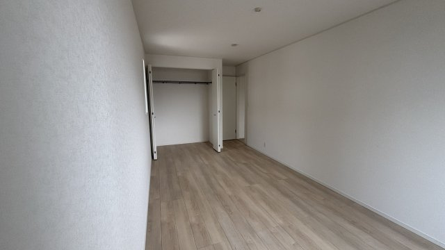 沖野上町3丁目　２/1の洋室