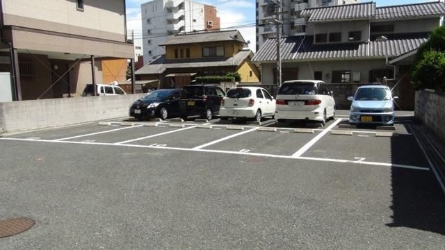 サンラビール小倉の駐車場