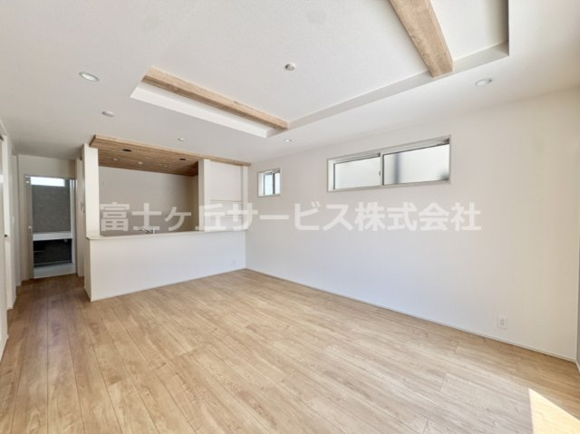 【居間・リビング】 | 豊橋市佐藤4丁目 新築一戸建て 1号棟 | ゆったりとした居間です