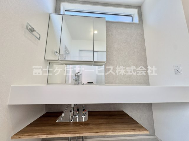 【独立洗面台】 | 豊橋市佐藤4丁目 新築一戸建て 1号棟 | 独立洗面台、朝の身支度には欠かせません