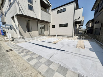 【駐車場】 | 豊橋市佐藤4丁目 新築一戸建て 1号棟 | 駐車場があるので、車を買う予定の方も安心です
