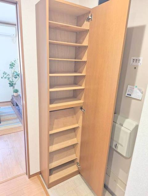 ローズ山王の玄関|シューズボックス