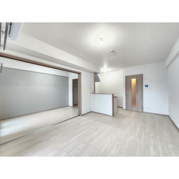 福岡市東区多の津５丁目の賃貸マンションの居間・リビング