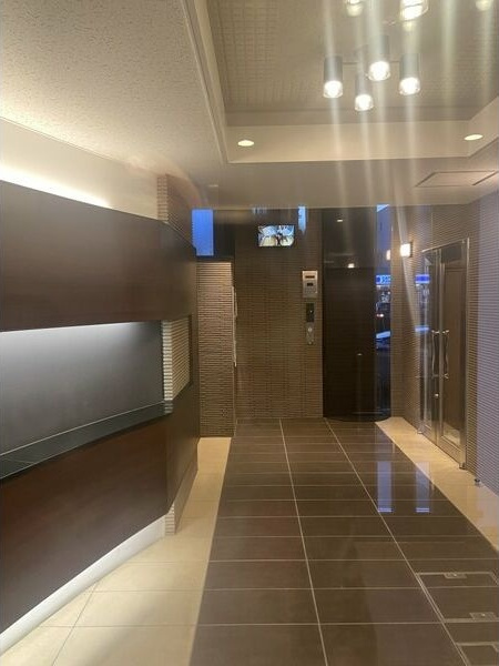 イースタンヒルズ本郷駅前のエントランス
