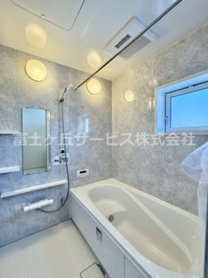【浴室】 | 豊橋市佐藤4丁目 新築一戸建て 2号棟 | 落ち着いた空間のお風呂です