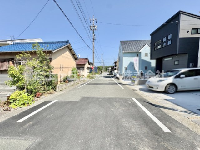 【前面道路含む現地写真】 | 豊橋市佐藤4丁目 新築一戸建て 2号棟 | 前面道路含む現地写真です