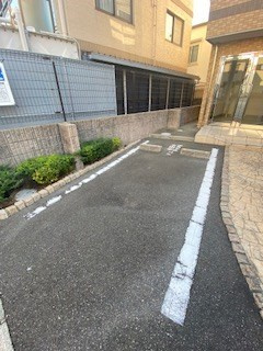 メープル神戸住吉の駐車場