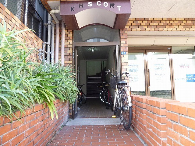 ＫＭＳコートの外観