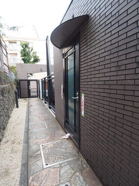 レジディア上目黒のエントランス