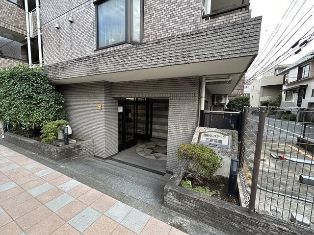 日神パレステージ三軒茶屋のエントランス