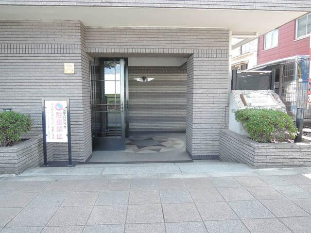 日神パレステージ三軒茶屋のエントランス
