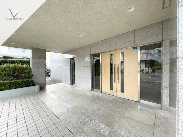 目黒本町マンションのエントランス