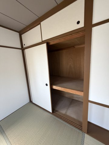 名谷25団地102号棟の収納