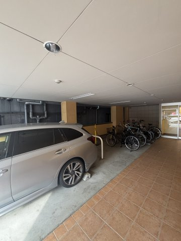 リヴァージュ出来島の駐車場