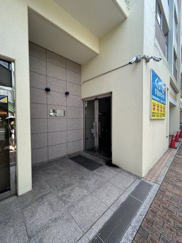 シャンブル杭瀬のエントランス