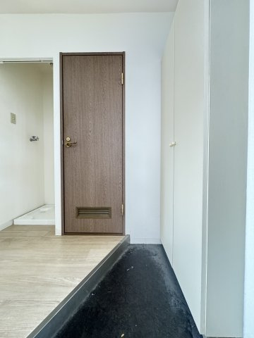 シャトラン弓木参番館の玄関