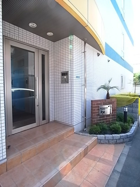 ウィンザー越水のエントランス