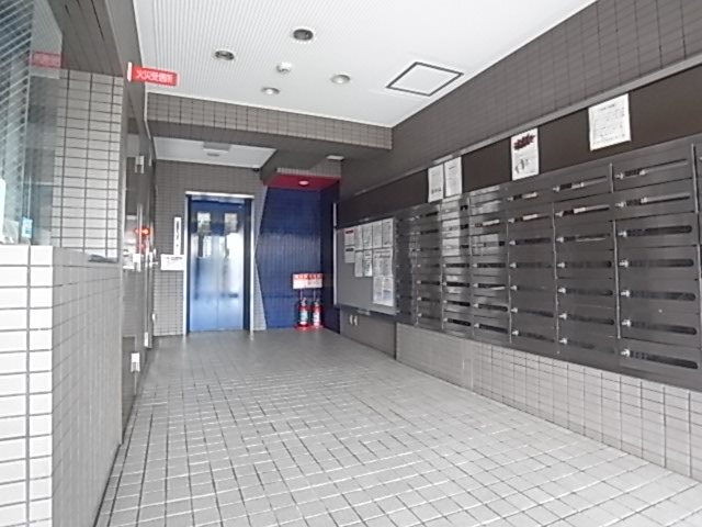 サンプラザ三宮のロビー