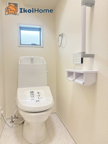 明石市魚住町金ケ崎　全２棟　１号棟　新築戸建のトイレ|【ホームページに現地動画掲載中】●年中無休：当日予約可●1階・2階ウォッシュレット付のお手洗い。