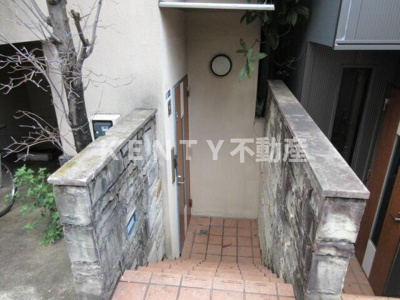 【エントランス】 | 南千束３丁目戸建 | 建物の内部です