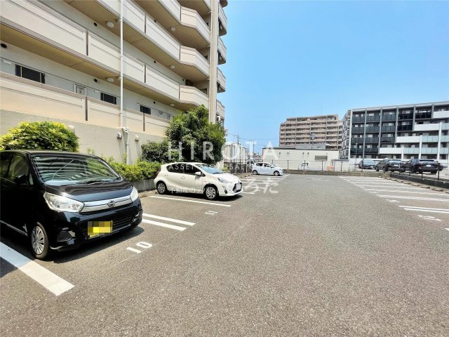 エクレール中井の駐車場