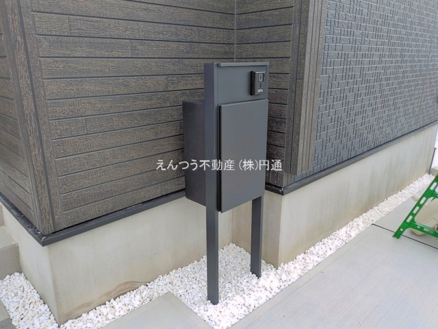 ブルーミングガーデン三本木町廻間の玄関