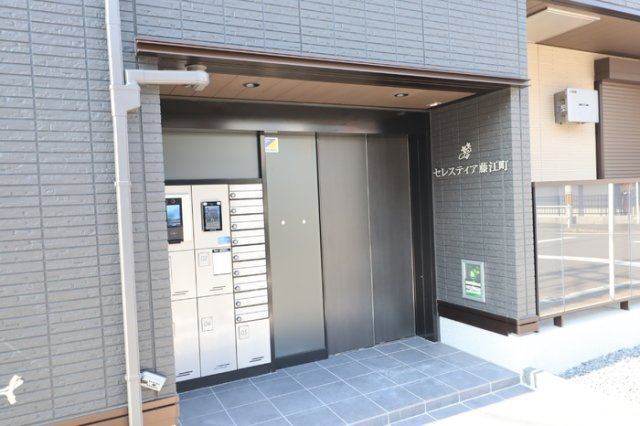 セレスティア藤江町のエントランス