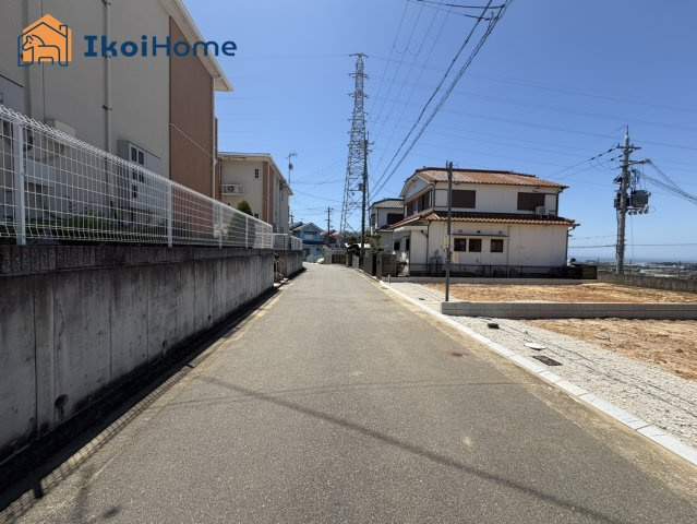 明石市魚住町金ケ崎　全２棟　2号棟　新築戸建の前面道路含む現地写真|●年中無休：見学時間9:00～20:00・当日予約可●駐車場は台になります。普通車2台可能です。