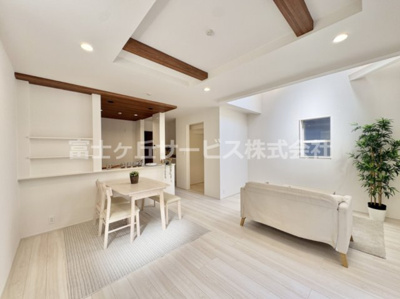 【居間・リビング】 | 豊橋市佐藤4丁目 新築一戸建て 3号棟 | リビングです