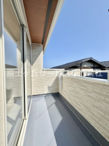 【バルコニー】 | 豊橋市佐藤4丁目 新築一戸建て 3号棟 | お洗濯にも便利なバルコニー付き