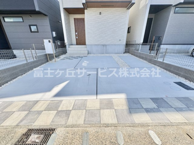 【駐車場】 | 豊橋市佐藤4丁目 新築一戸建て 3号棟 | 駐車場の用意があります