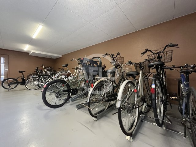 ザ　カームの内装|駐輪場