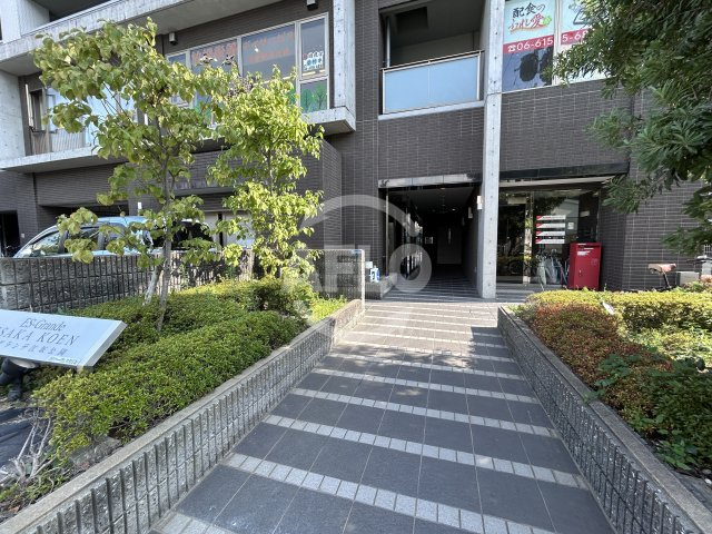 ESGrande江坂公園(旧ハーヴェスタ江坂)のエントランス|ES-Grande江坂公園　エントランス