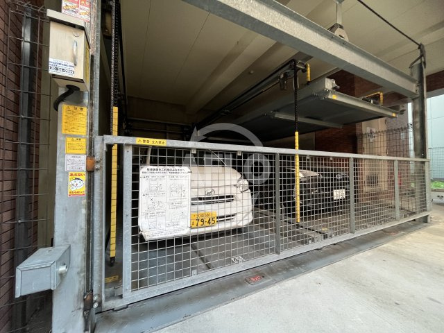 グランシス江坂の駐車場|グランシス江坂　駐車場