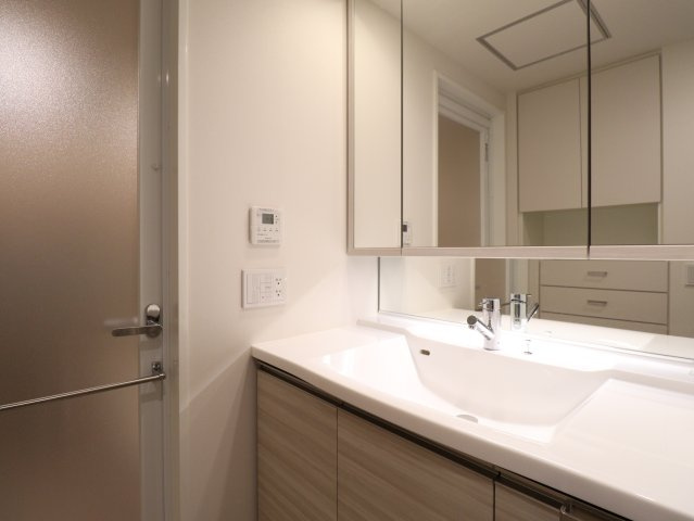グランドメゾン新梅田タワー THE CLUB RESIDENCEの洗面所|洗面台