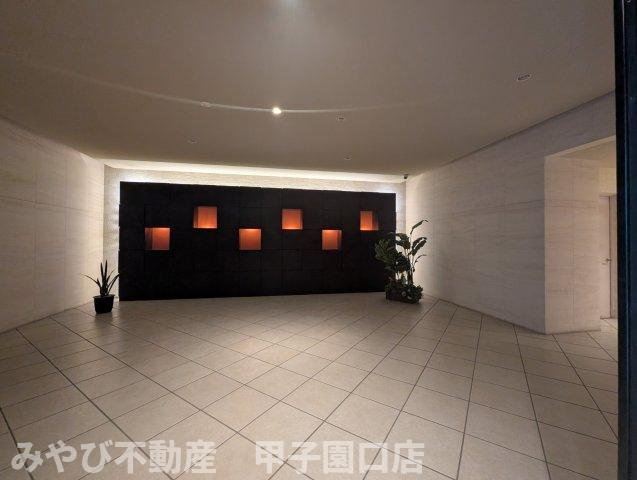 アーバングリーン甲子園のエントランス