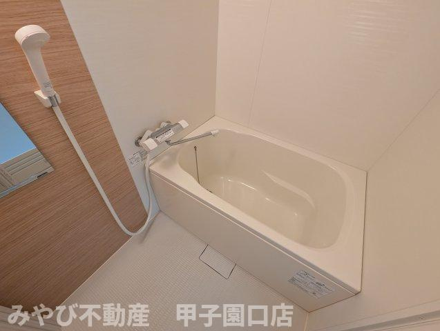 CROUD甲子園里中町の浴室