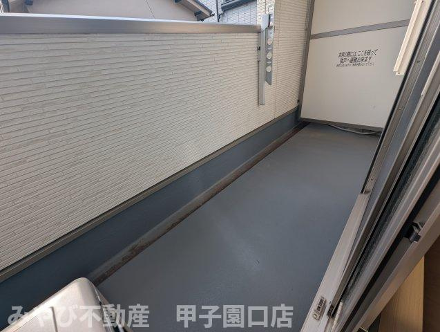 CROUD甲子園里中町のバルコニー