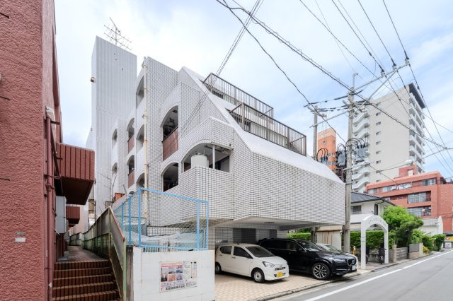 AP1522 ホワイトマンション西新の外観|





