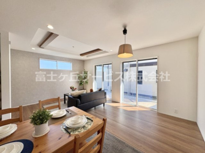 【居間・リビング】 | 豊橋市佐藤4丁目 新築一戸建て 4号棟 | ＬＤＫです