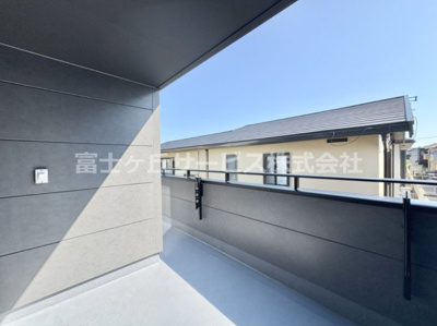 【バルコニー】 | 豊橋市佐藤4丁目 新築一戸建て 4号棟 | 広々としたバルコニーです