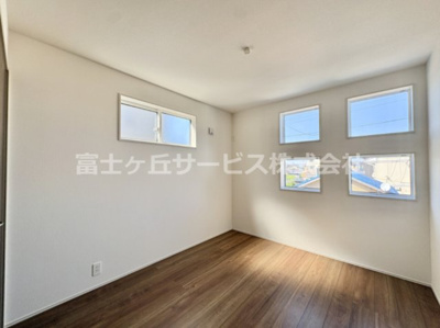 【洋室】 | 豊橋市佐藤4丁目 新築一戸建て 4号棟 | 明るい洋室です