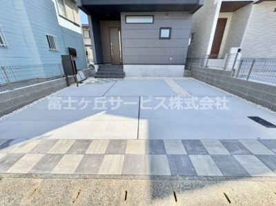 【駐車場】 | 豊橋市佐藤4丁目 新築一戸建て 4号棟 | 駐車場に車を止められます